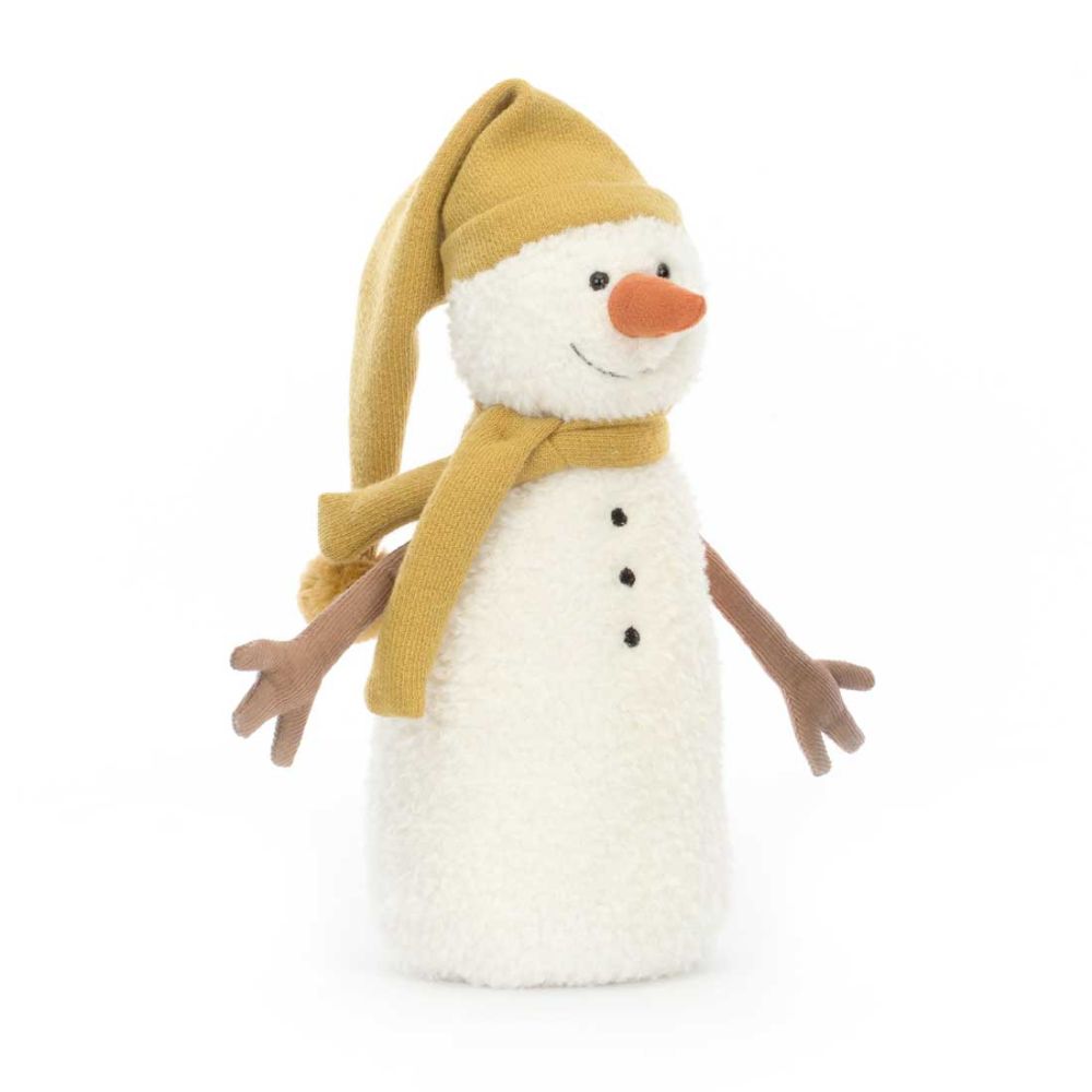 Jellycat snemand bamse med klassiske detaljer som gulerodsnæse, knapper og halstørklæde samt hue i gul