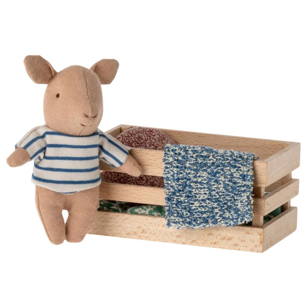 Maileg baby gris i hør med strikket sweater i træboks