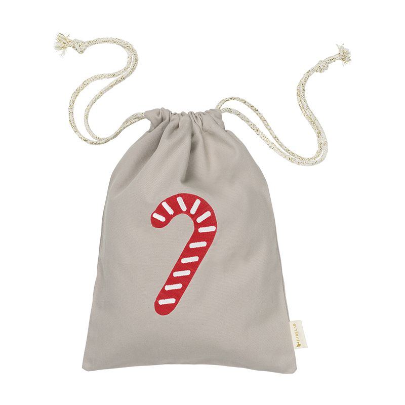 Gaveposen med julemotiv af en broderet sukkerstok. Muleposen er designet af fabelab
