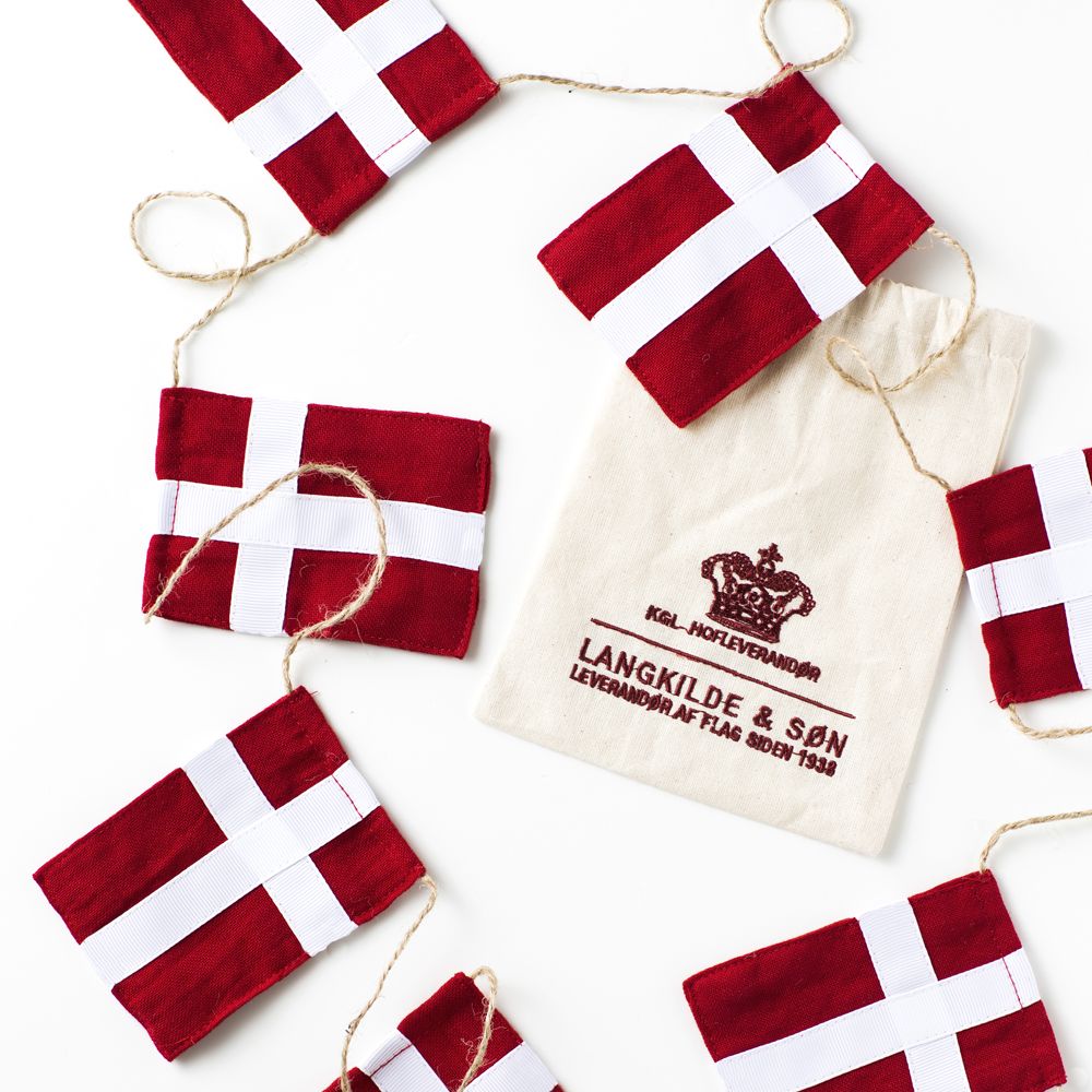 Langkilde & Søn Flagranke med 10 store Dannebrogsflag i ægte flagdug