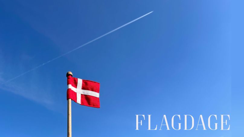 Flagstand med Dannebrog. Se listen over de officielle danske flagdage her. 