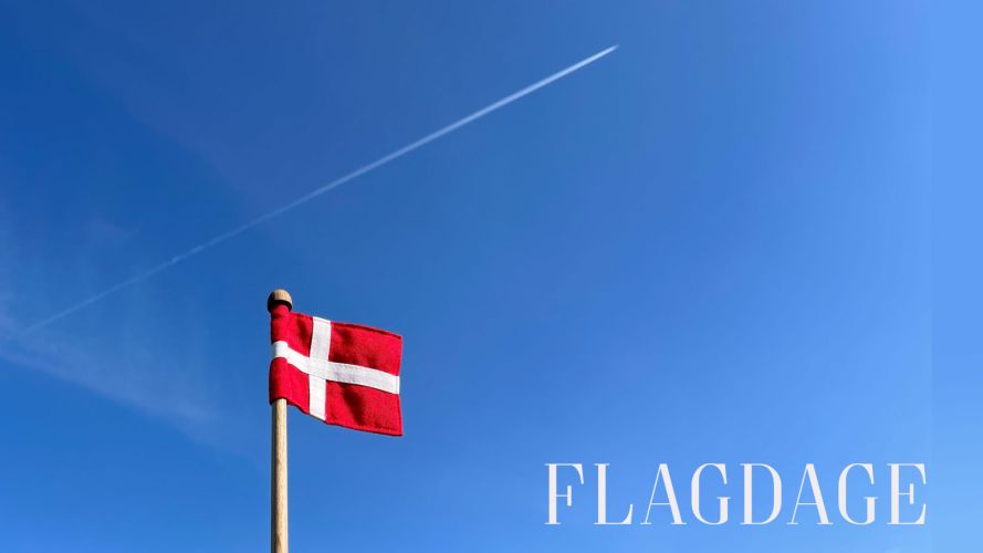 Flagstand med Dannebrog. Se listen over de officielle danske flagdage her. 