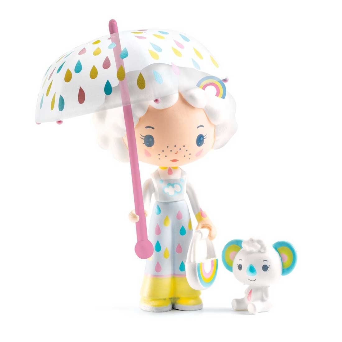 Djeco Tinyly figur i hvid pyntet med regn i regnbuens farver samt en koala i matchende farver.