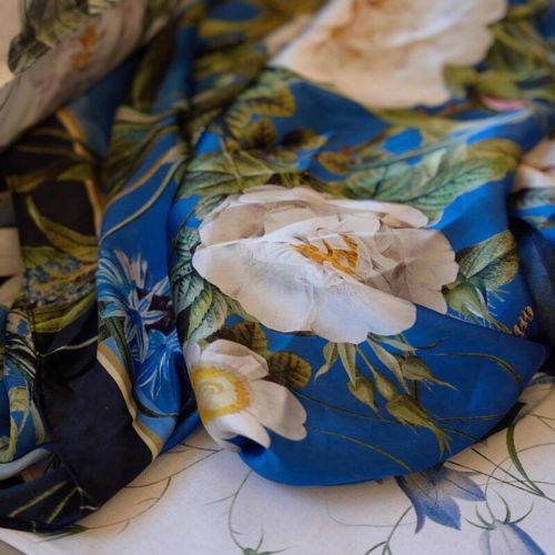 Silketørklæde JL Blomster blå 90 x 90