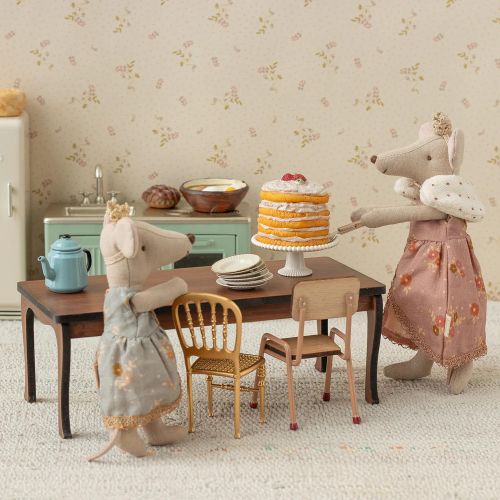 Maileg kageopsats med kage til Mus i Råhvid